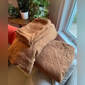SOLD**** WEST ELM Queen Linen Sheet SET in Terracotta